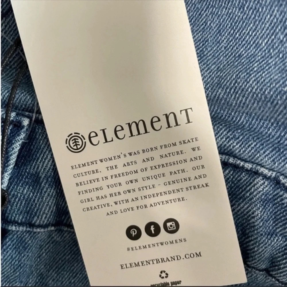 NWT Element Leavin Tonite cotton denim vintage inspired short overalls. Size 29 - Picture 4 of 4